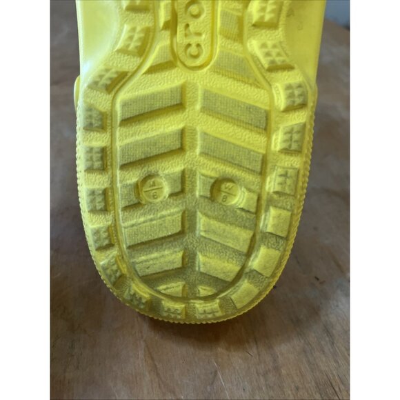 Crocs Classic Lined Clogs Unisex Size M6 W8 Yellow Sandals Comfy Festival - Picture 16 of 16